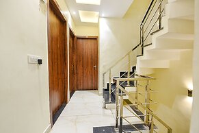 Fabhotel Dm Residency