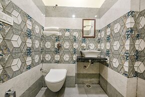 Fabhotel Dm Residency