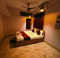 Goroomgo Rail View Guest House Puri