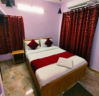Goroomgo Rail View Guest House Puri