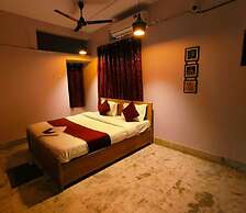 Goroomgo Rail View Guest House Puri