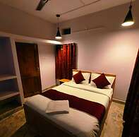 Goroomgo Rail View Guest House Puri