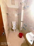 Goroomgo Rail View Guest House Puri