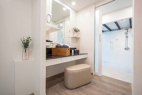 Anona Sunset Boutique