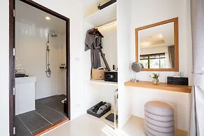 Anona Sunset Boutique