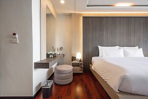 Anona Sunset Boutique