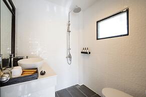 Anona Sunset Boutique