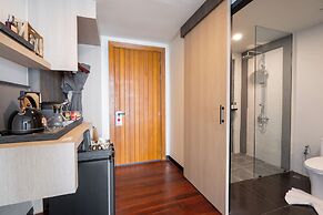 Anona Sunset Boutique