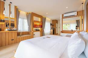 Anona Sunset Boutique