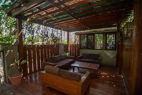 Charming Retreat and Free Breakfast