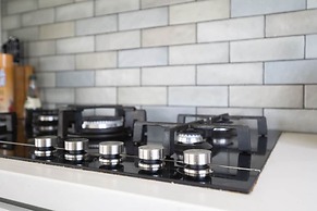 Modern Coastal Escape Pet Friendly With Fireplace