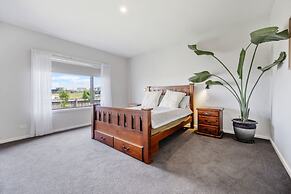 Modern Coastal Escape Pet Friendly With Fireplace