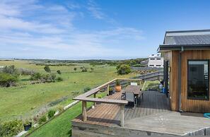 Modern Coastal Escape Pet Friendly With Fireplace