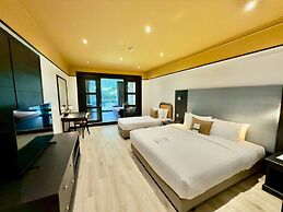 The Quarter Saphan Khwai by UHG