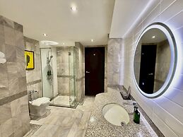 The Quarter Saphan Khwai by UHG