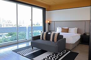 The Quarter Saphan Khwai by UHG