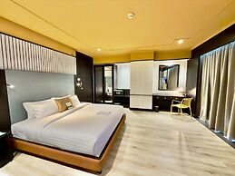 The Quarter Saphan Khwai by UHG