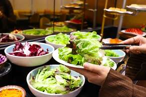 The Quarter Saphan Khwai by UHG