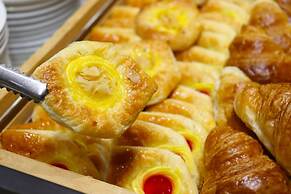 The Quarter Saphan Khwai by UHG