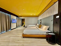 The Quarter Saphan Khwai by UHG