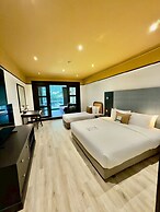 The Quarter Saphan Khwai by UHG