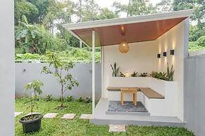 Calma Edelweiss Villa Lawang Malang