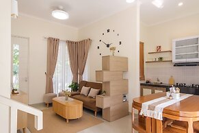 Calma Edelweiss Villa Lawang Malang