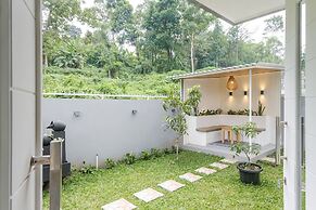 Calma Edelweiss Villa Lawang Malang