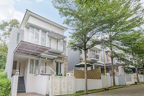 Calma Edelweiss Villa Lawang Malang