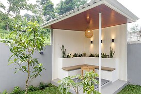 Calma Edelweiss Villa Lawang Malang