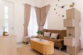 Calma Edelweiss Villa Lawang Malang