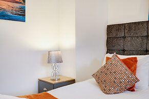 Eastons 2 Bedroom Apt. with Sofa Bed