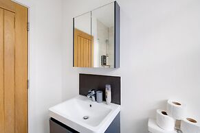 Eastons 2 Bedroom Apt. with Sofa Bed