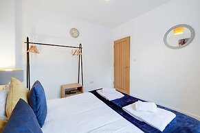 Eastons 2 Bedroom Apt. with Sofa Bed