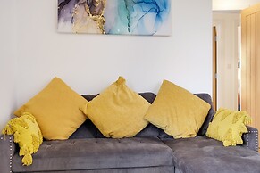 Eastons 2 Bedroom Apt. with Sofa Bed