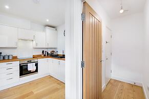 Eastons 2 Bedroom Apt. with Sofa Bed