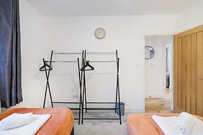 Eastons 2 Bedroom Apt. with Sofa Bed