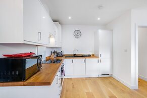 Eastons 2 Bedroom Apt. with Sofa Bed