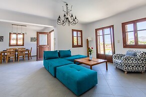 Fabulous Holiday Villa in Naxos Island