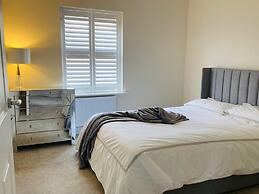 House-sleeps 8-parking-garden