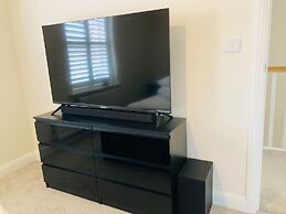 House-sleeps 8-parking-garden