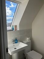 House-sleeps 8-parking-garden