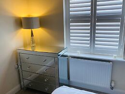 House-sleeps 8-parking-garden