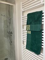 House-sleeps 8-parking-garden