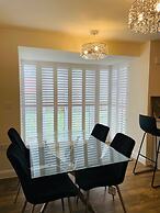 House-sleeps 8-parking-garden