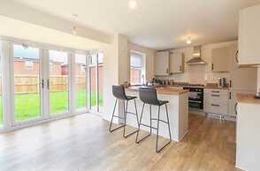 House-sleeps 8-parking-garden