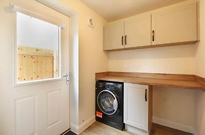 House-sleeps 8-parking-garden