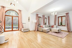 Lumina amazing house in Warsaw