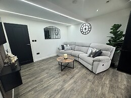 Luxury Flat in Uxbridge