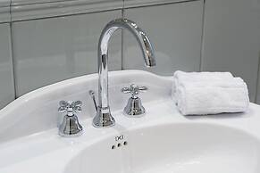 Genteel Home Giraldi